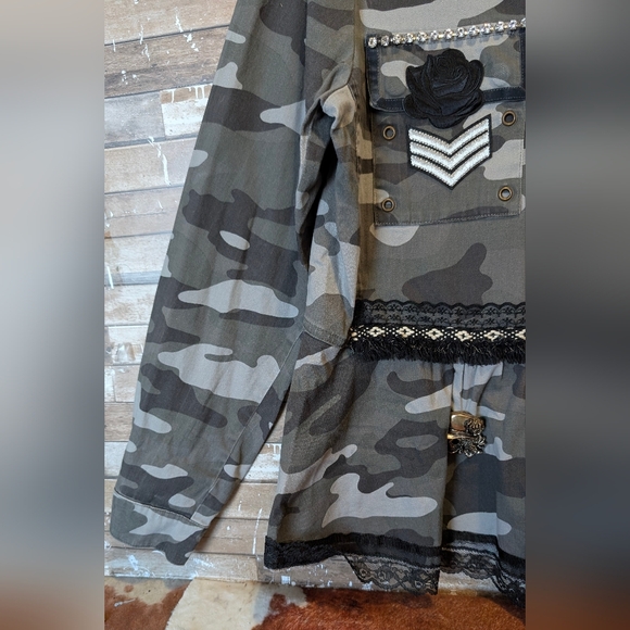 Upcycled Knox Rose Green/Gray Camo Jacket W Embellishments And Angel Wings - Picture 6 of 16